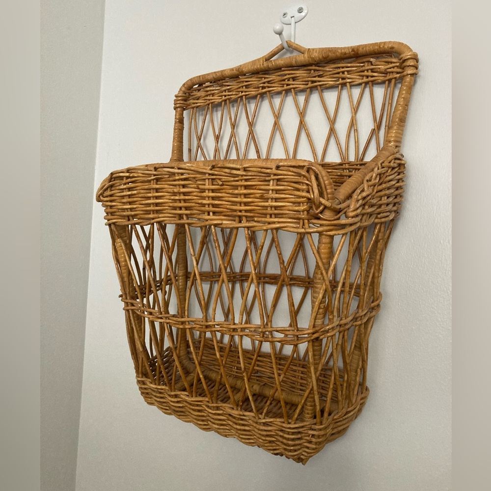 Wicker Hanging Wall Basket